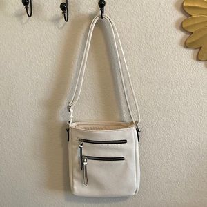 Black Rivet NWOT Cream Pebble Flat Faux Leather Crossbody